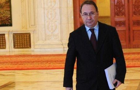 CCR: Interdicţia ca persoanele condamnate să facă parte din Guvern încetează în anumite cazuri 458130