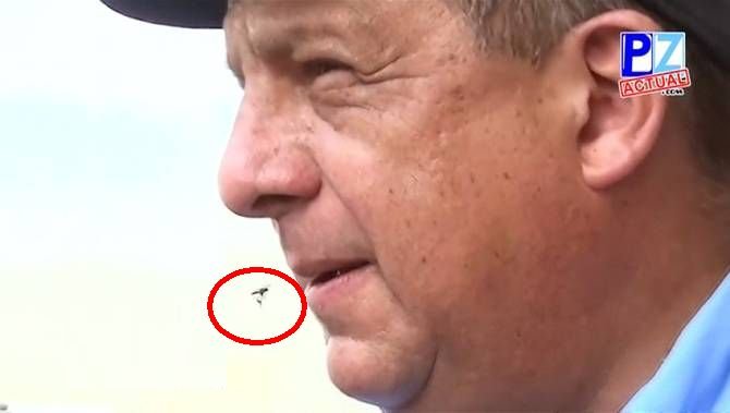 Președintele care a înghițit o viespe, în timpul unui interviu. Reacția lui i-a surprins pe jurnaliști