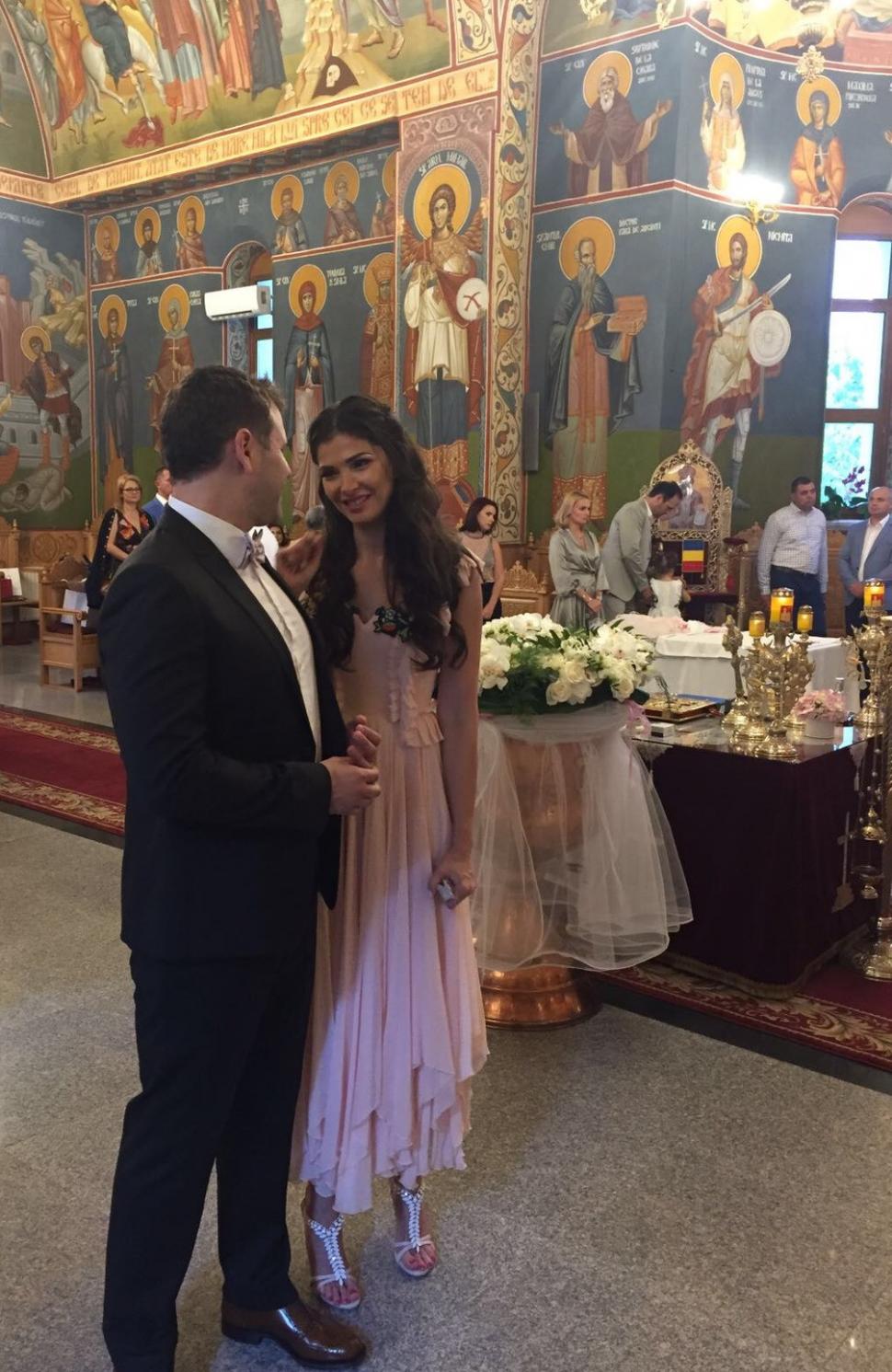  S-a măritat în weekend însa Alina Pușcas a trăit cea mai mare surpriză a vieții ei:  "Mi s-au tăiat picioarele. M-am uitat la Mihai și…  458017