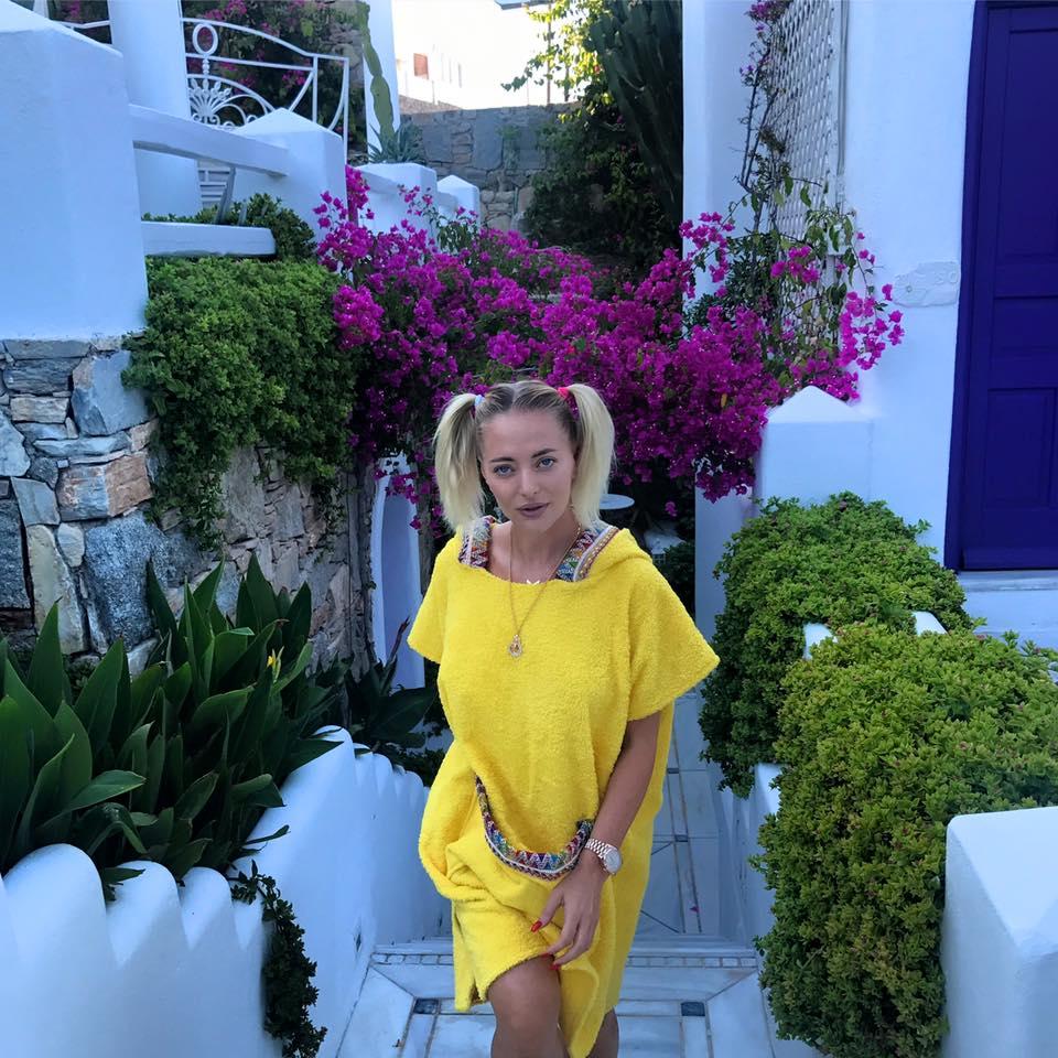 Delia arată perfect în costum de baie! Imaginea de zeci de mii de like-uri: ”Cum poți sa arăți așa de bine fără să…!” 458459