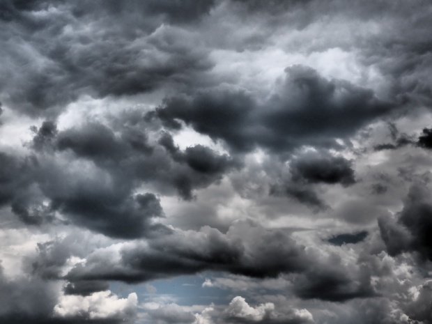 Alertă meteo de fenomene periculoase: ploi torențiale, vijelii şi grindină. Vezi județele afectate