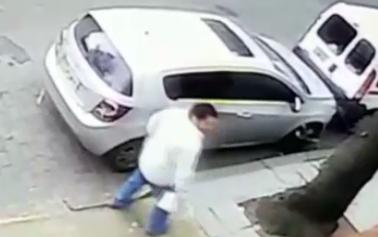 Ce a putut face un bărbat din disperare! Momentul a fost surprins de o cameră de supraveghere (FOTO) 458940