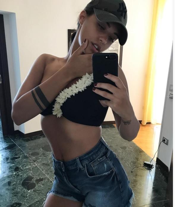 Antonia s-a pozat în sutien. Cum arată abdomenul artistei după ce a născut trei copii 459268