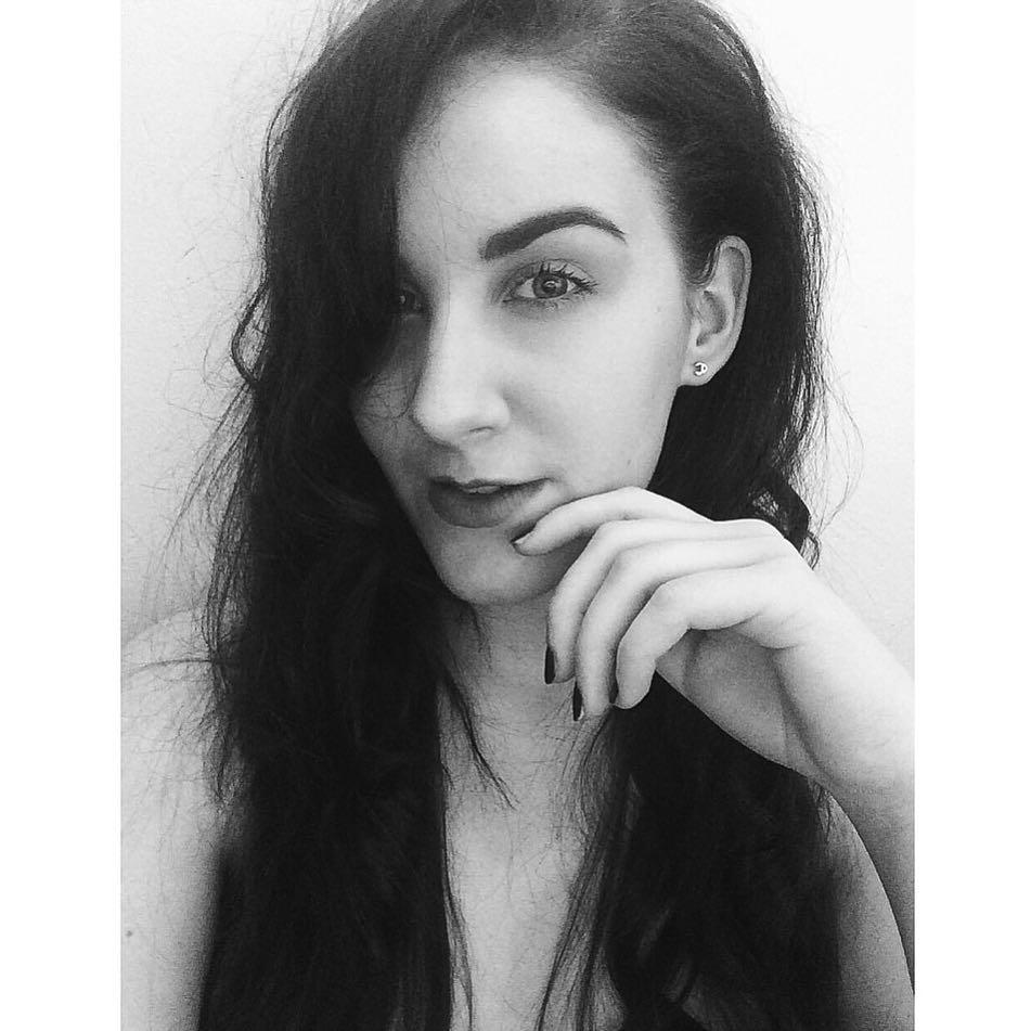 Umilință supremă! I-a trimis o poză nud și n-a mai suportat! Ce a făcut fata cu imaginea băiatului e de neașteptat 459234