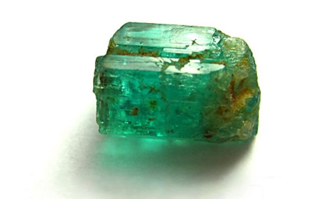 Un miner a descoperit o rocă din smarald care valorează 300 de milioane de dolari. Vezi cum trăieşte după marea descoperire