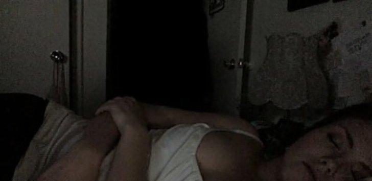 A uitat să închidă webcam-ul de la laptop. Au spionat-o nud şi cum întreţinea relaţii cu iubitul 459342