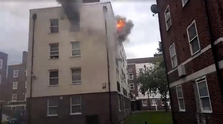 Incendiu în Londra. Zeci de pompieri au luptat împotriva flăcărilor 