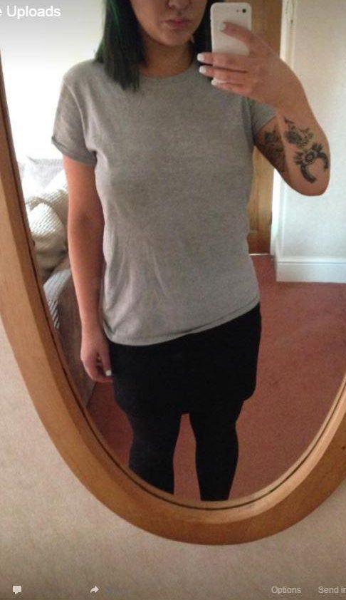 A fost concediată pe loc, când șeful său a văzut-o cum este îmbrăcată. Femeia și-a făcut un selfie și a postat fotografia pe o rețea de socializare (FOTO) 459744