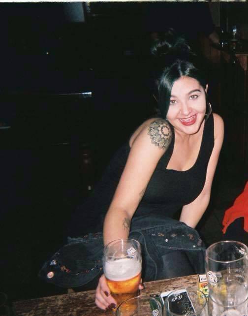 A fost concediată pe loc, când șeful său a văzut-o cum este îmbrăcată. Femeia și-a făcut un selfie și a postat fotografia pe o rețea de socializare (FOTO) 459745