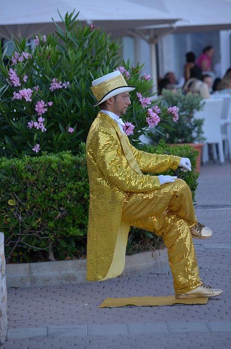 Cum ”levitează”, de fapt, actorii stradali. Secretul lor a fost deslușit 460115