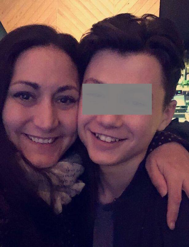 A postat o fotografie șocantă cu fiul său. Motivul pentru care a făcut asta este incredibil (FOTO) 460399