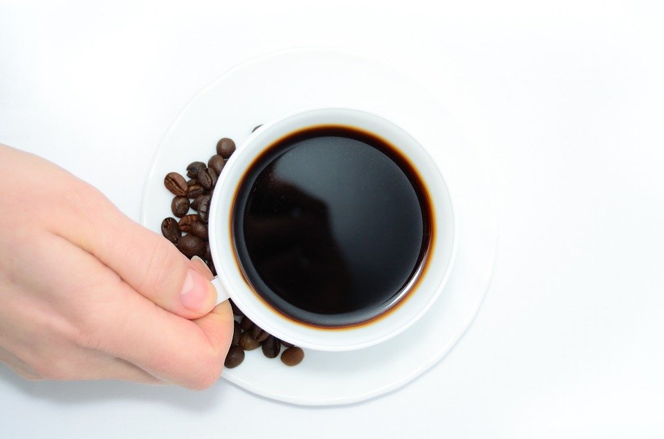 Ce să adaugi în cafea dimineața, ca să slăbești fără efort