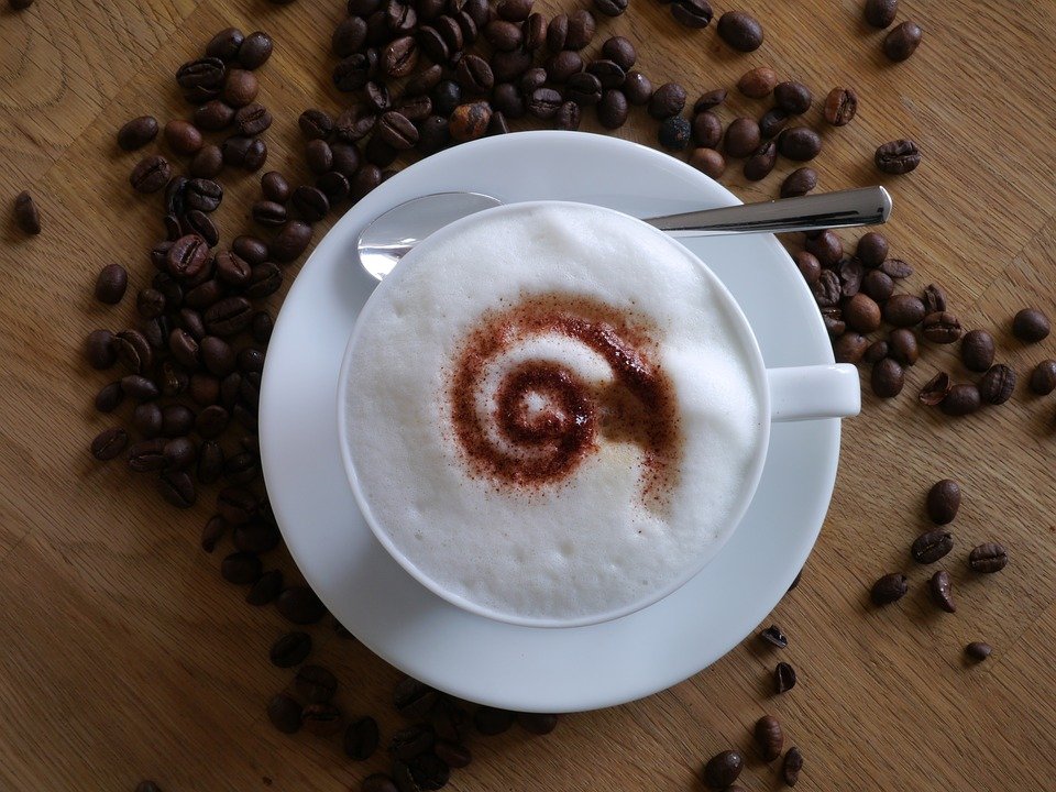 Pericol pentru iubitorii de cafea. Descoperire şocantă în trei lanţuri de cafenele cunoscute la nivel mondial