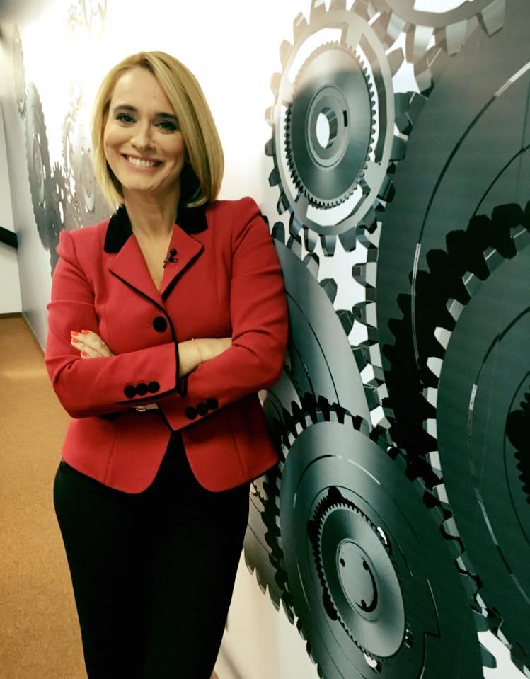 Andreea Esca, așa cum nu o vezi la știri: sexy, în costum de baie - FOTO 460676