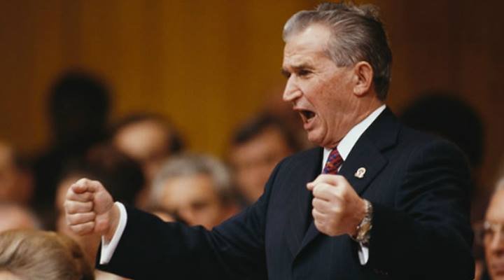 De ce purta Ceaușescu un costum nou în fiecare zi  