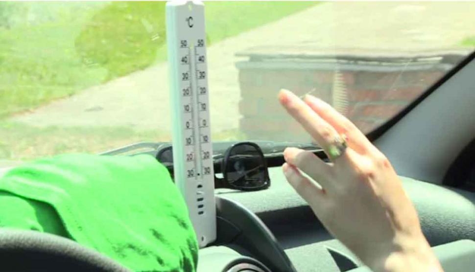 Efectele caniculei! Experiment intr-o masina parcata la soare: in cat timp ajunge la 50 de grade 460717