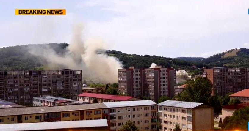 Incendiu uriaș în România. Fumul gros a acoperit un cartier întreg 