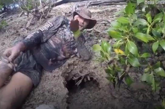 A văzut o gaură imensă în pământ și a decis să intre în ea. Îi mai rămăseseră afară doar picioarele. Ce a găsit acolo (GALERIE FOTO+VIDEO) 460443