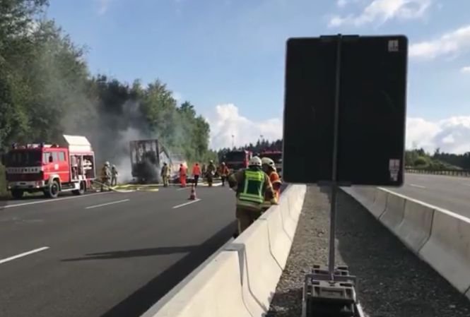 Accident rutier grav pe o autostradă din Germania. Cel puţin 30 de persoane au fost rănite, iar 18 au decedat