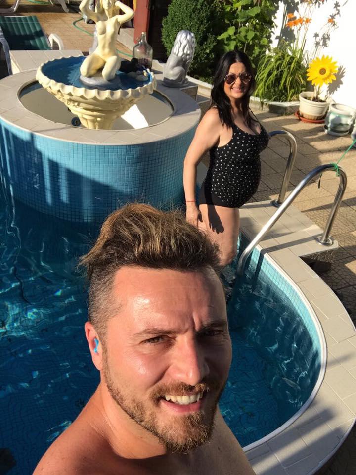  Ce imagine… Gabriela Cristea în costum de baie gravidă în șase luni! 461500