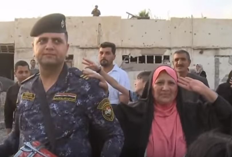 Irakienii au sărbătorit în stradă sfârșitul apropiat al „califatului” ISIS  - VIDEO