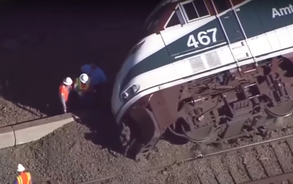 Un tren cu peste 250 de pasageri a deraiat în Washington. Numeroase persoane sunt rănite - VIDEO
