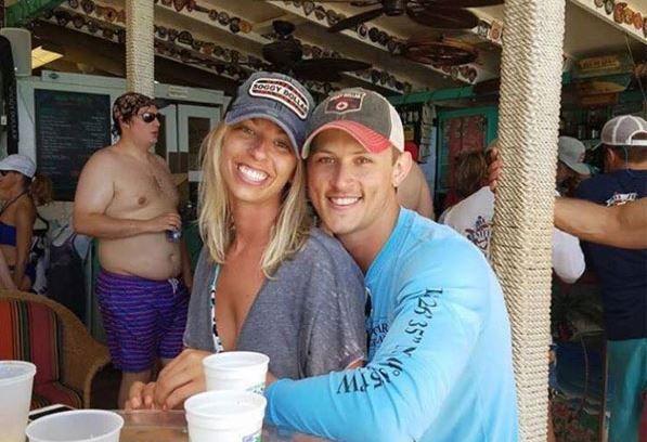 Și-a cerut iubita de soție și a imortalizat imediat momentul. Când au văzut fotografia au avut un șoc. Ce se afla în spatele lor (FOTO) 461655