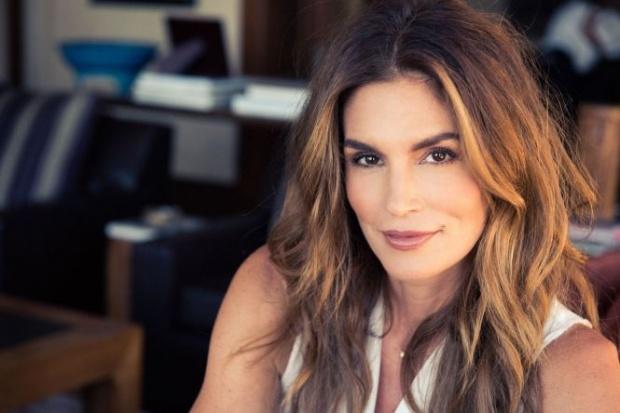 Fiica lui Cindy Crawford s-a pozat topless - FOTO 462817