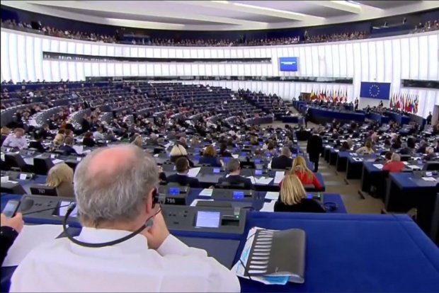 Parlamentul European a aprobat primul acord UE - Cuba