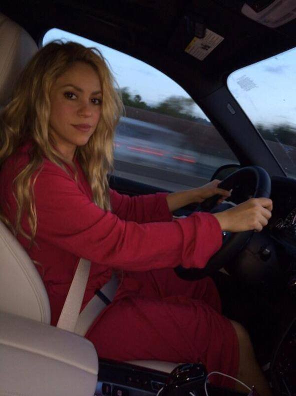 Shakira, în stare de șoc! Gerard Piqué a fost implicat într-un accident de maşină