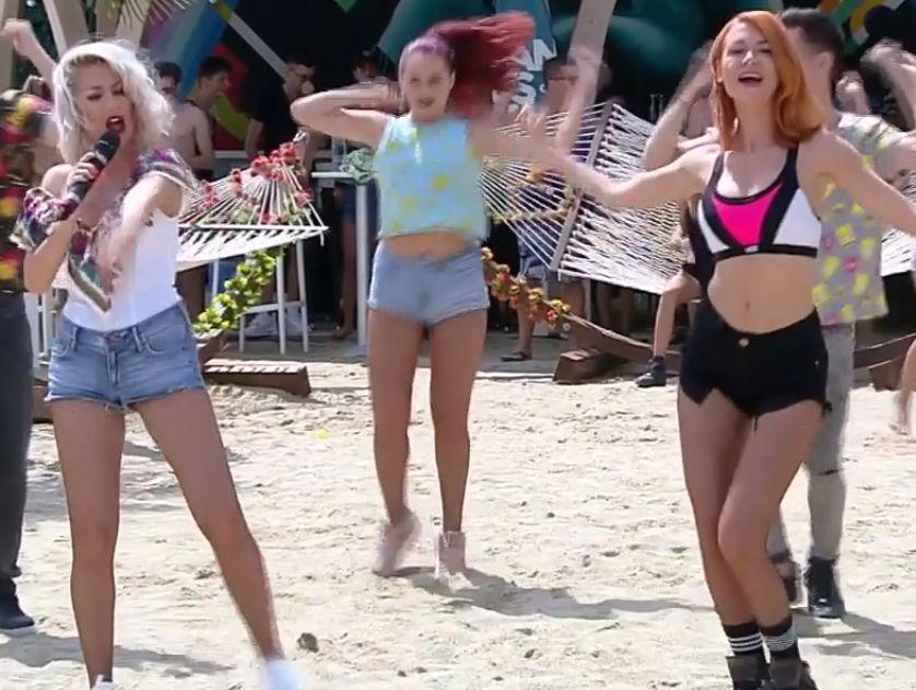 Surorile de la Bambi și-au uimit fanii cu ultima apariție. Cum arată acum cele două artiste - FOTO 463024