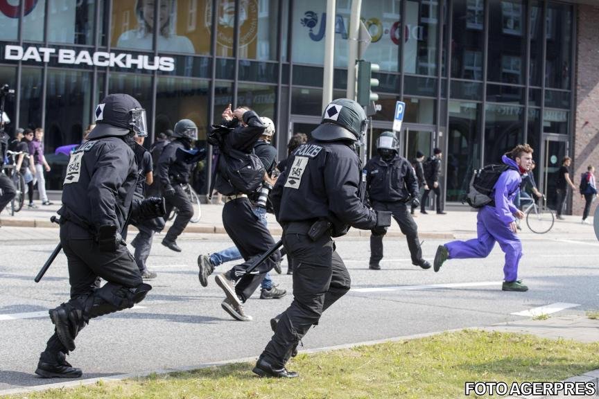 Violenţe în Hamburg, la summitul G20. Protestatarii au fost alungați cu tunurile cu apă. Poliția le cere tuturor să evite centrul orașului
