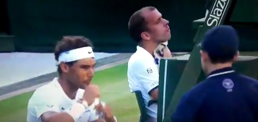 Rafael Nadal a cerut ajutor pentru a arunca un ambalaj la gunoi - VIDEO