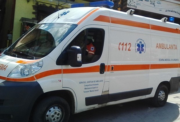 Accident grav în Constanța, după ce un microbuz cu pasageri s-a răsturnat. În urma impactului 14 persoane au fost rănite, printre care doi copii