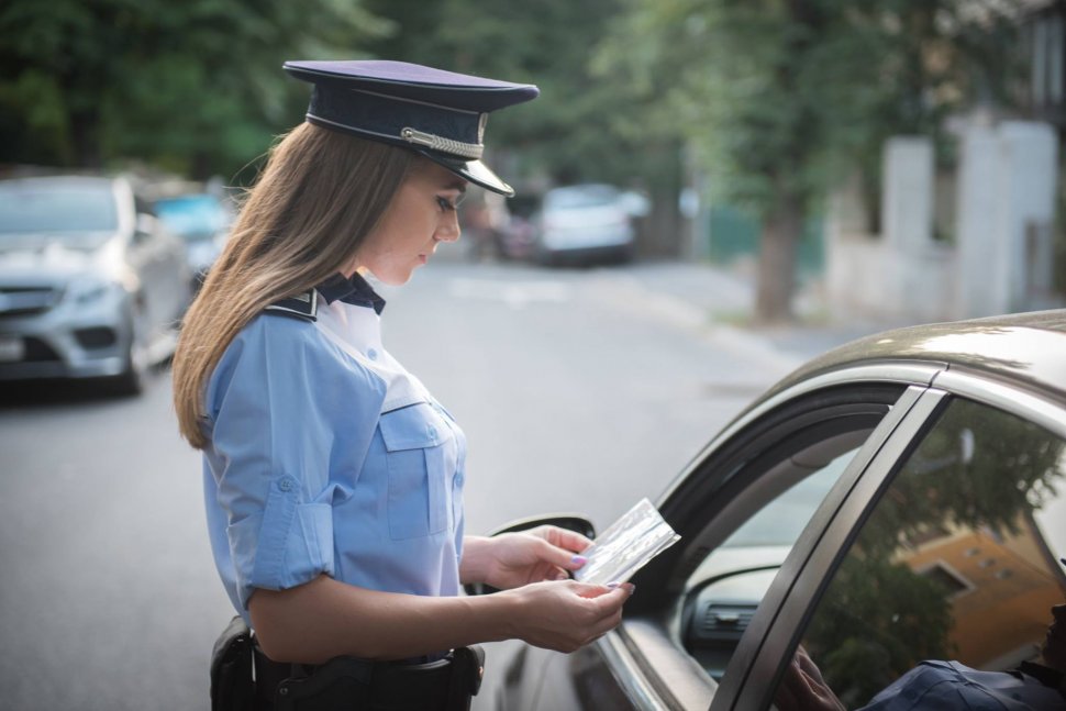 Regulă nouă: Șoferii, obligați să predea la poliție plăcuțele de înmatriculare, dacă își suspendă contractul de asigurare