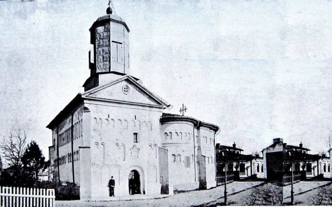 Blestemul mănăstirii care l-a adăpostit pe fiorosul hatman Mazepa. Comuniştii au surpat-o în Dunăre cu remorcherele 