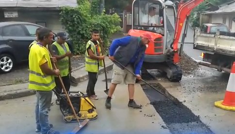Dorel este de neoprit! Cum se face asfaltarea în Iași (VIDEO)