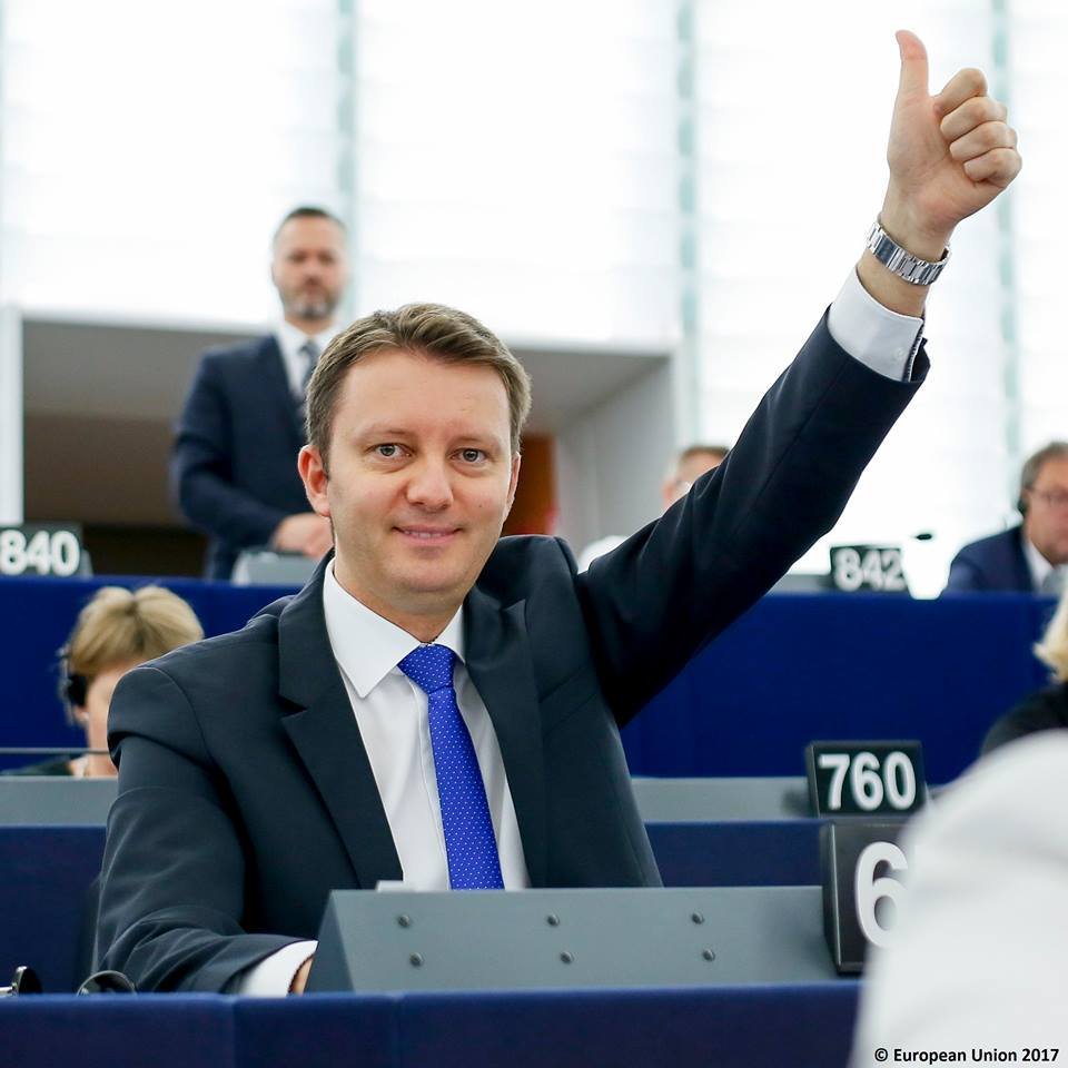 Europarlamentarul acuzat de sabotaj îi dă replica lui Dragnea: „La Bruxelles, un lider care ameninţă politicienii e privit ca fiind slab şi deplorabil”