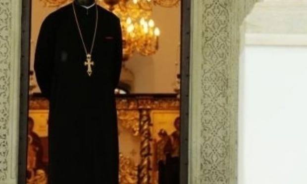Imagini șocante! Episcopul Hușilor, filmat în timp ce întreținea relații sexuale cu un student. Reacția BOR 