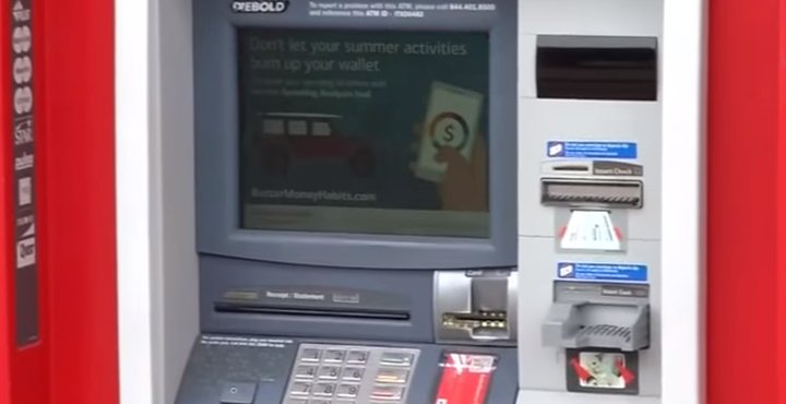 Un bărbat a rămas blocat într-un bancomat, în timp ce încerca să îl repare. Cum a reușit să iasă - VIDEO
