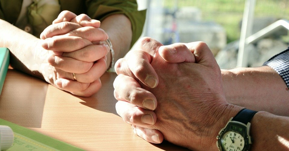 Ce se întâmplă dacă te rogi și faci semnul Crucii înainte de masă