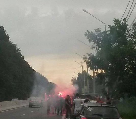 Haos provocat de fanii lui Dinamo. Au blocat DN 1 la plecarea echipei spre Ploiești