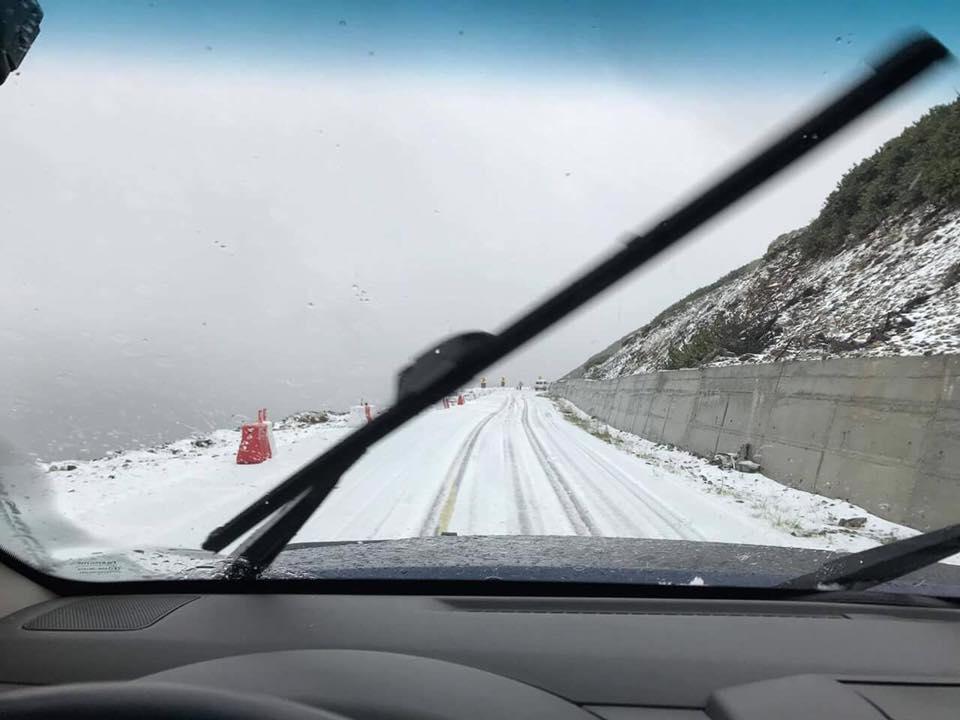 Ninge în mijlocul verii, în România. Șoferii, sfătuiți să se oprească 464607