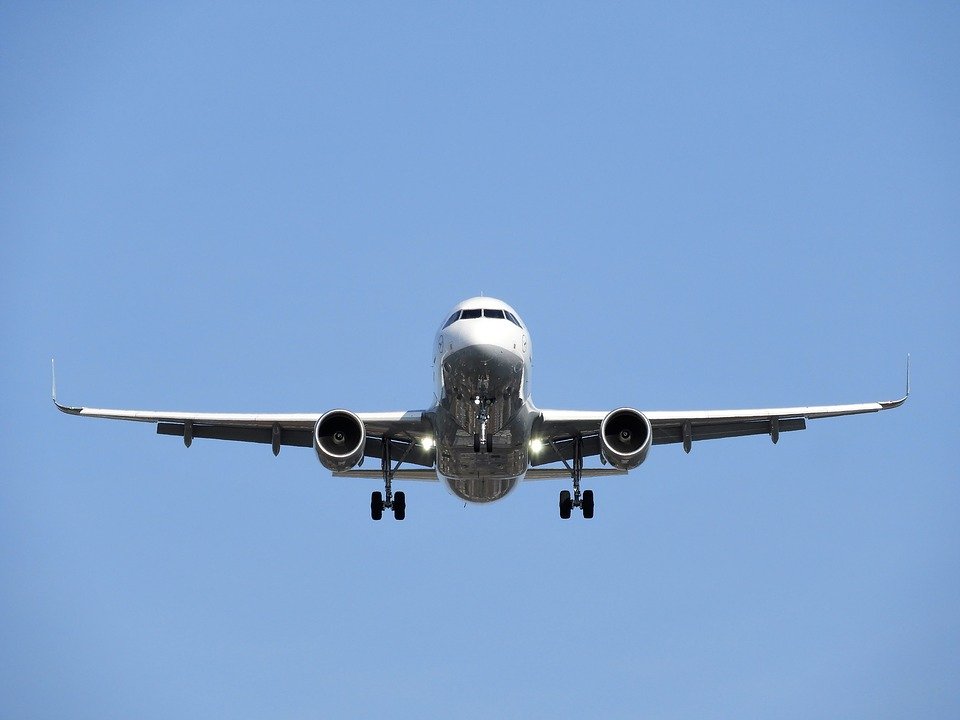 Aterizare de urgență pe Aeroportul Otopeni, din pricina unor probleme tehnice. Peste 298 de pasageri vor fi preluați de o altă aeronavă