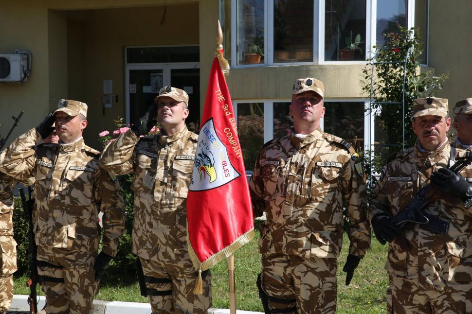 Emoție și datorie. Pleacă în misiune pentru șase luni într-unul dintre cele mai periculoase locuri din lume - GALERIE FOTO 464986