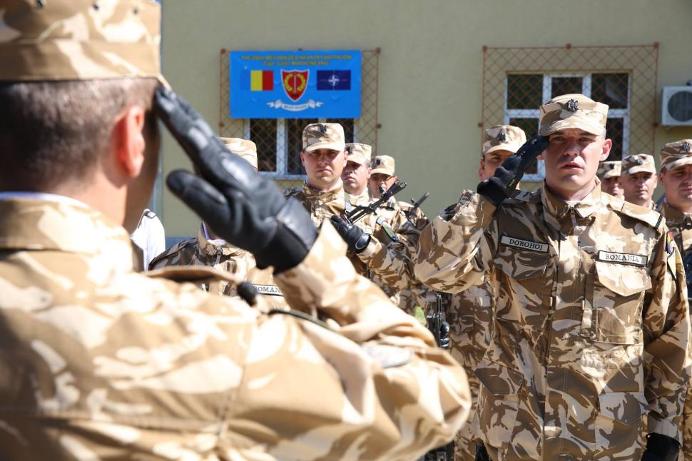 Emoție și datorie. Pleacă în misiune pentru șase luni într-unul dintre cele mai periculoase locuri din lume - GALERIE FOTO 464988