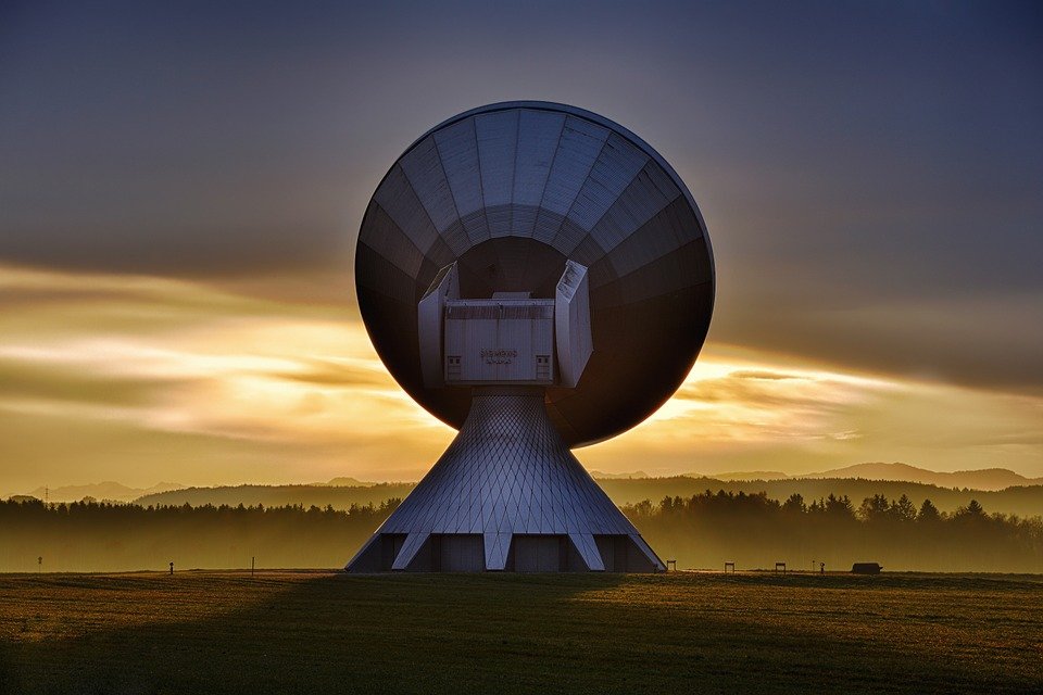 Semnale radio ciudate provenind de la o stea apropiată, detectate de cercetători 