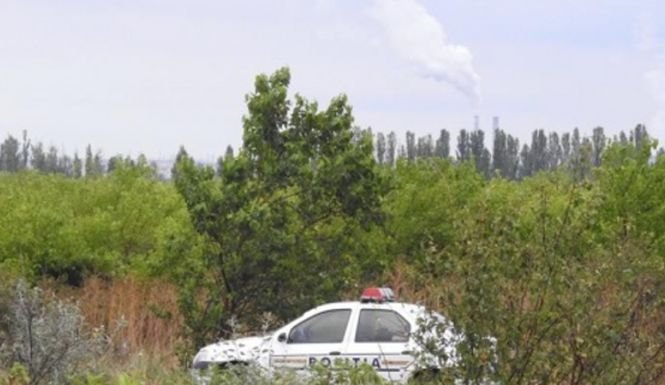 Un craiovean a văzut o mașină de poliție oprită pe un drum lăturalnic. Când s-a uitat înăuntru l-a cuprins un val de revoltă. Ce făceau agenții