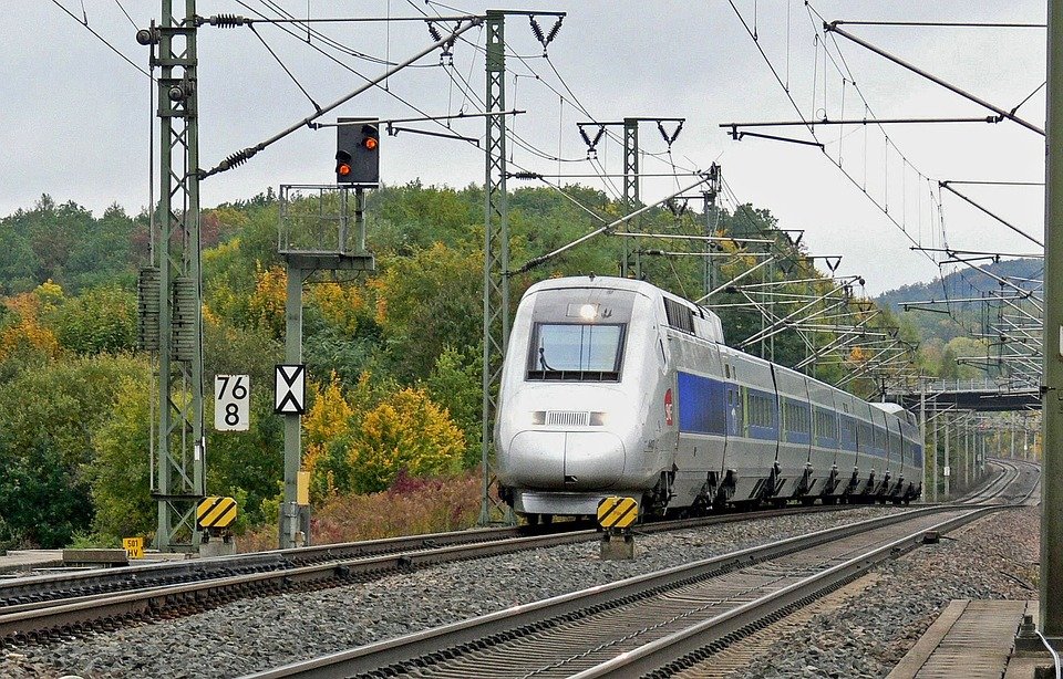 Alertă cu bombă la graniță! 18 trenuri internaţionale sunt afectate, două dintre ele cu direcția România