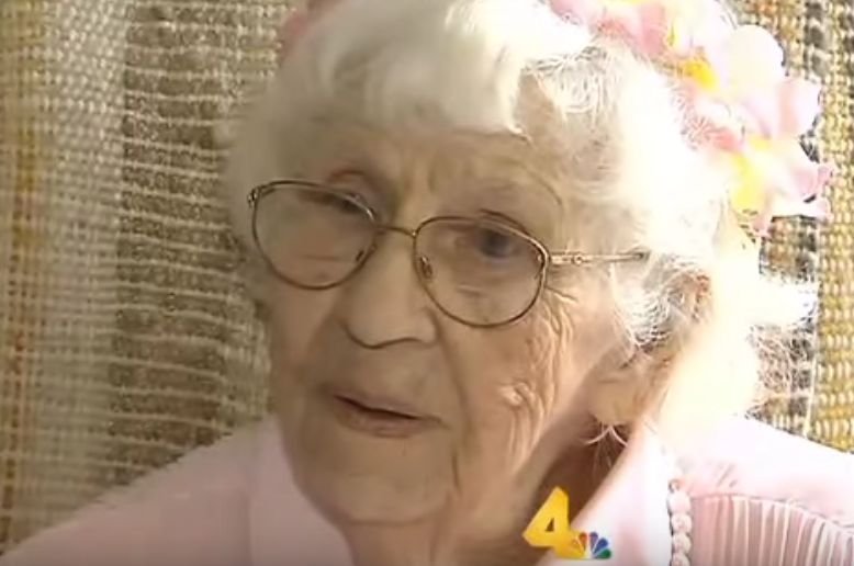 La 94 de ani, o bătrână își mai dorea un singur lucru: Cinci secunde la un post TV pentru a spune trei cuvinte. Când le-au auzit, toți au început să plângă (FOTO+VIDEO)